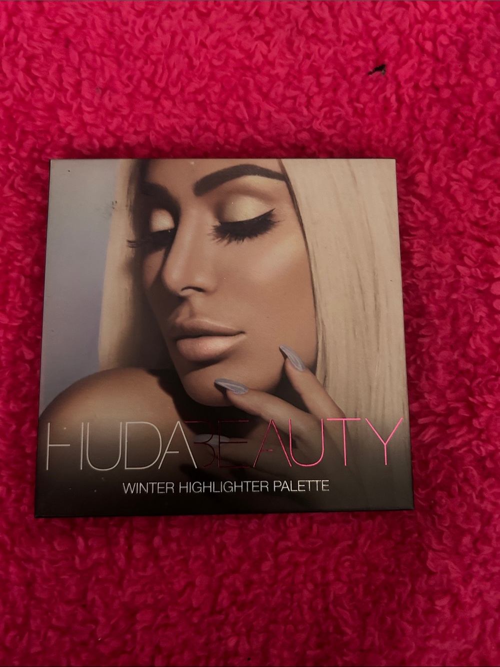 HUDA BEAUTY Winter Highlighter Palette - Pink Cover